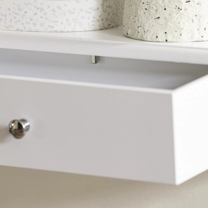 Detailaufnahme: Weißer SoBuy Wandschrank FRG43-L-W mit Schublade und Ablagefläche.