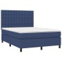 Blaues Boxspringbett 140x200 cm mit Matratze und Stoffbezug.