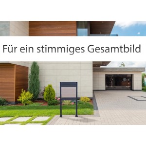 MCW Paketkasten K41 anthrazit mit Holzoptik-Front auf Ständer vor modernem Haus im Garten.