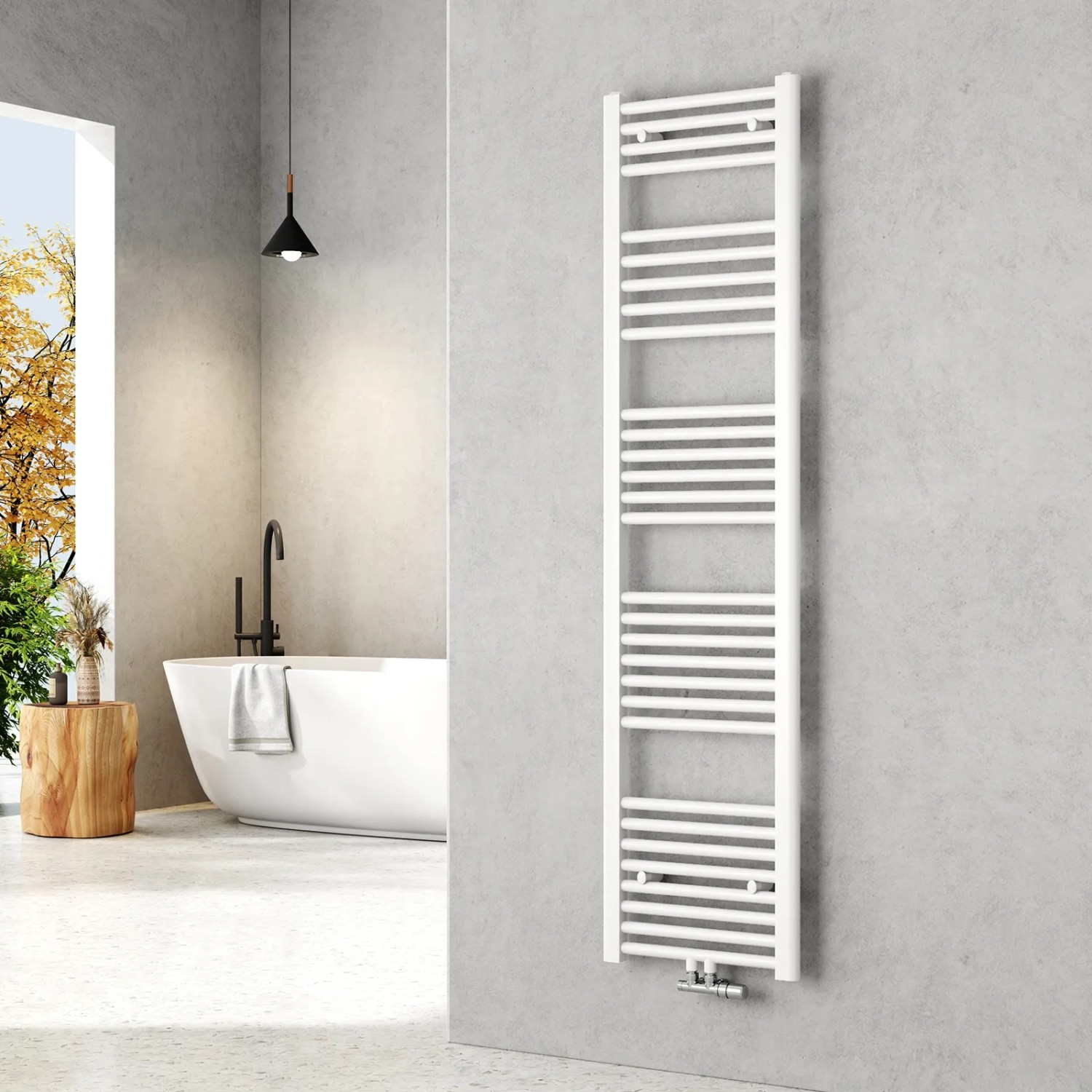 Weißer Emke Badheizkörper 160x40cm als Handtuchwärmer im modernen Badezimmer.