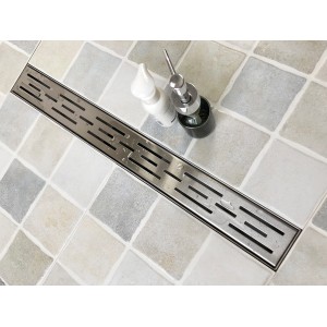 Verosan+ Duschrinne Isel 80 cm aus Edelstahl mit Designrost im Badezimmer.