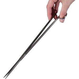 JBL ProScape Tool S 30: Gerade Pinzette zur Pflege von Aquariumpflanzen, gehalten in einer Hand.