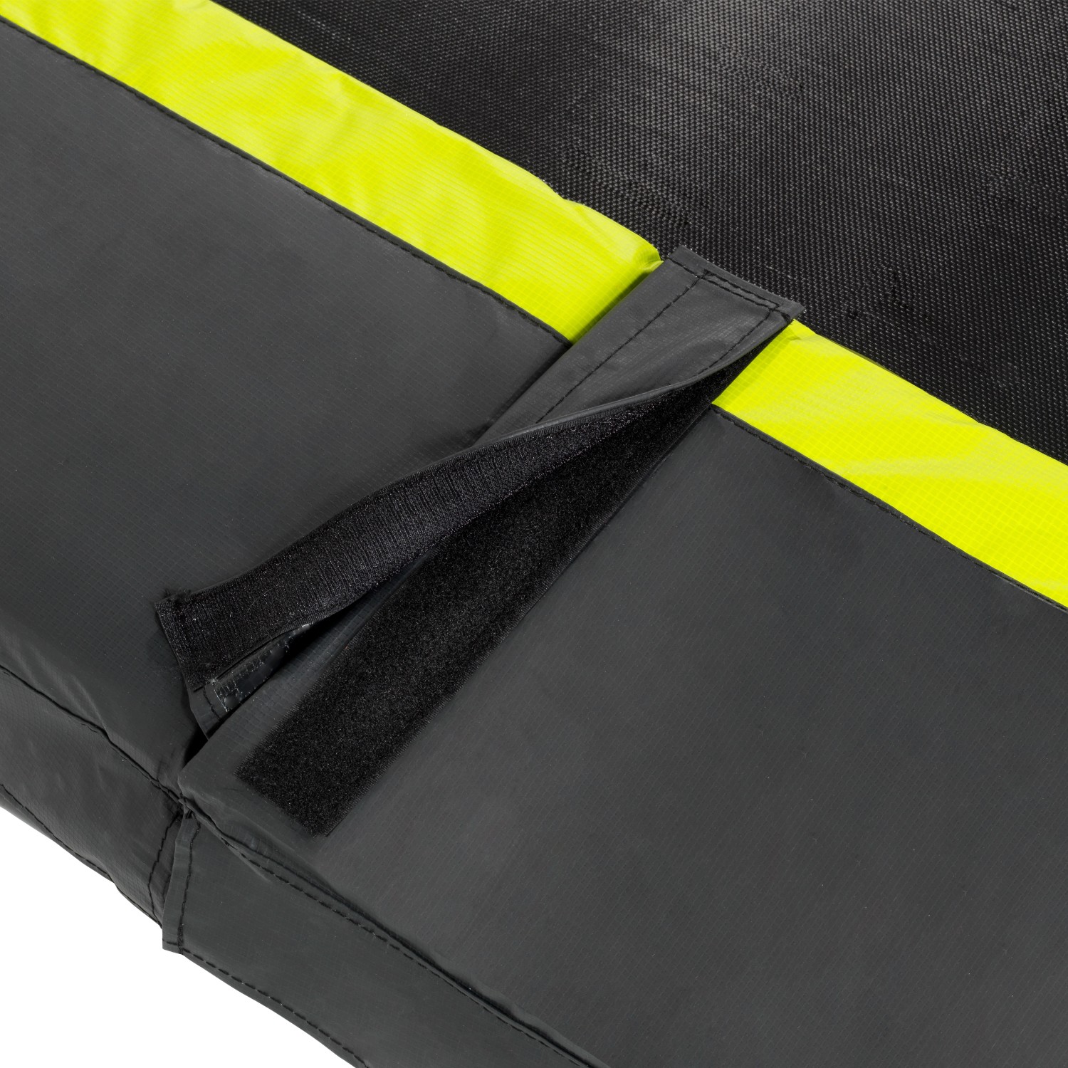 Detailaufnahme Bodentrampolin Silhouette Sports, Ø 427 cm, schwarz, mit Fußschutzsystem.
