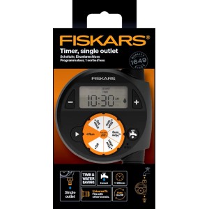 Fiskars Zeitschaltuhr mit Display zur Bewässerungssteuerung im Garten.