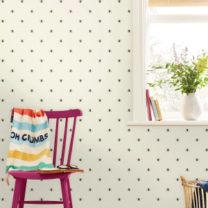 Joules Vliestapete Botanical Bee Crème: Tapete mit Bienenmuster in Creme.