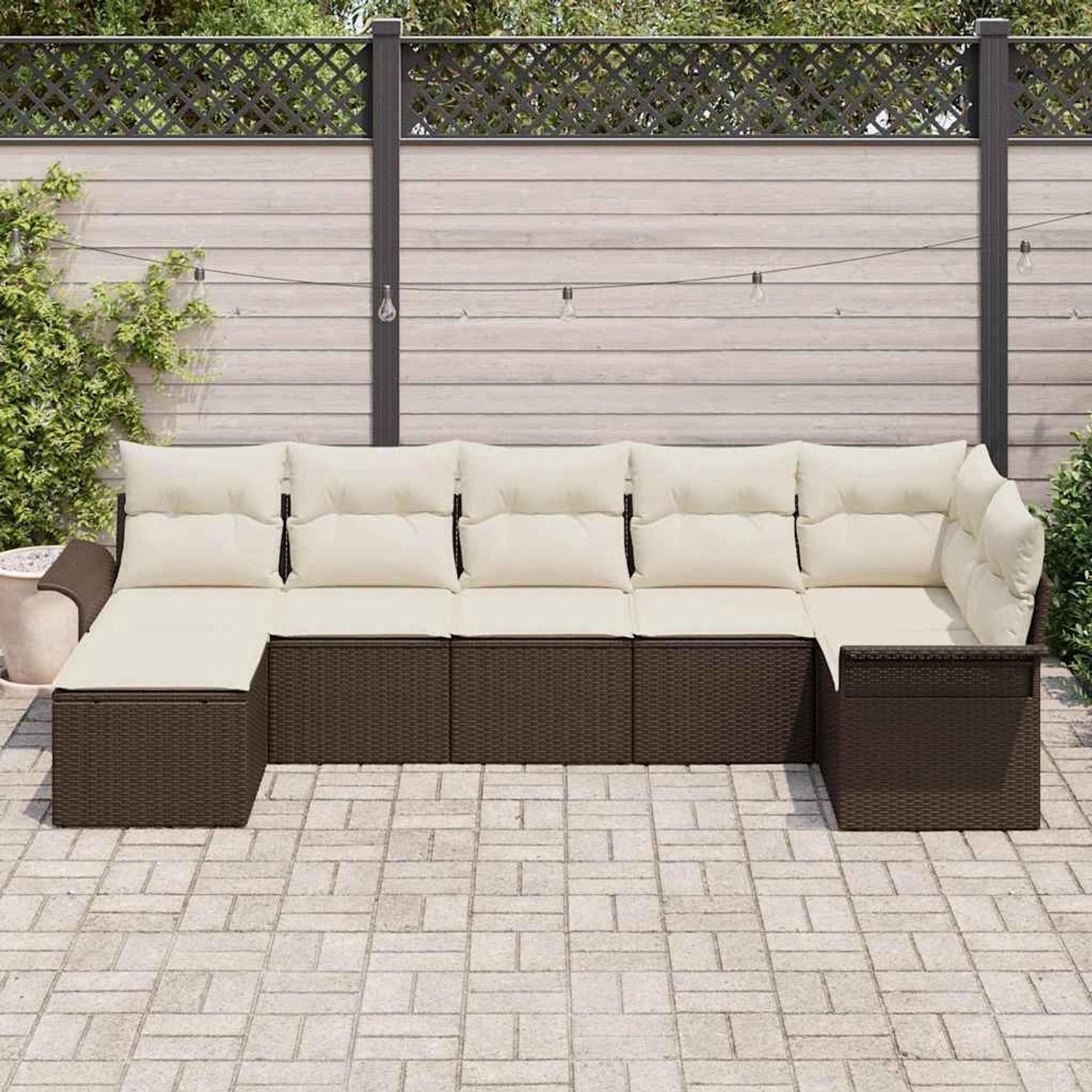 Braunes 7-teiliges vidaXL Garten-Sofa-Set aus Polyrattan mit beigen Kissen.