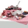 Leifheit Cherrymat Kirschentkerner in Grün mit Zubehör und Früchten auf Küchentisch.