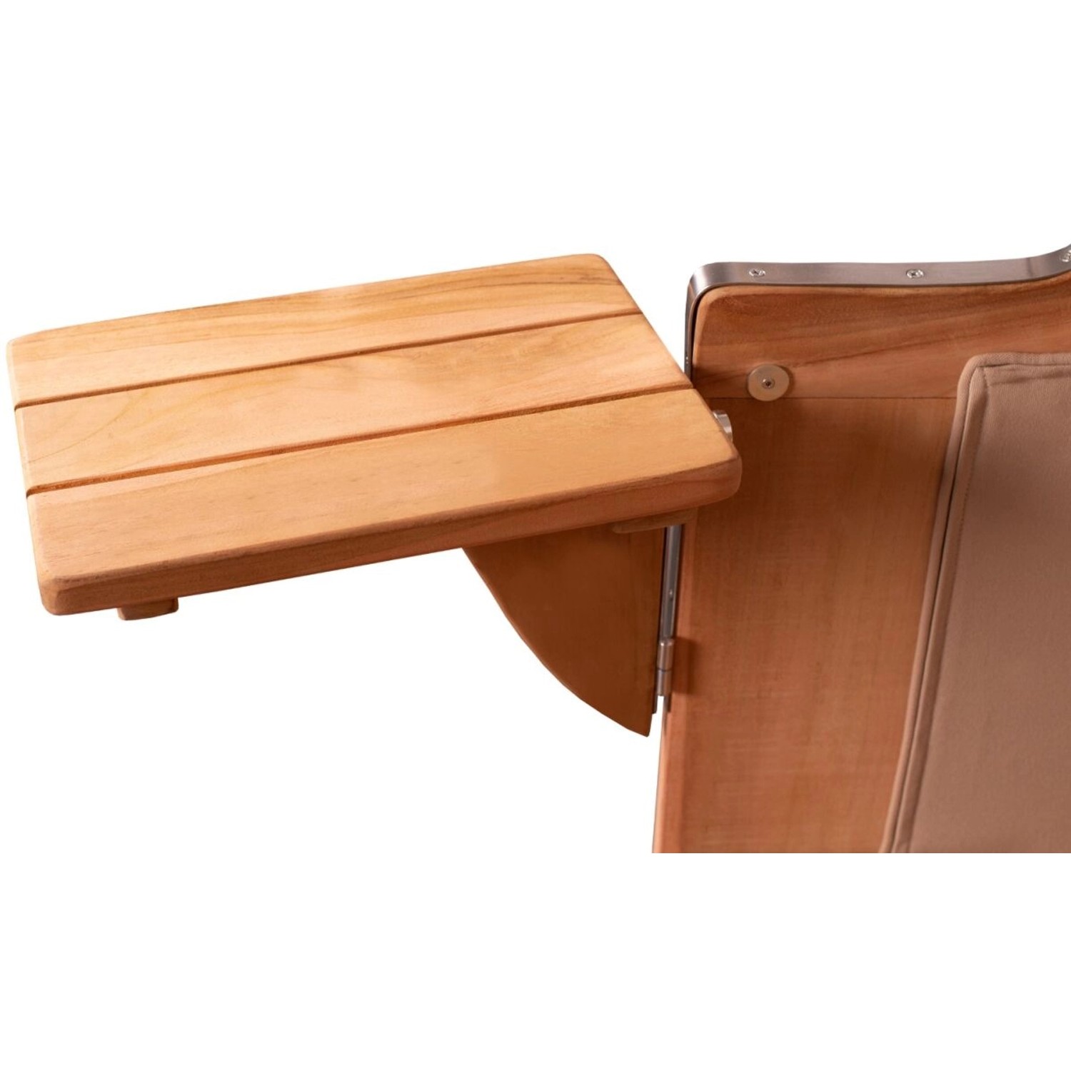 Detailaufnahme: Ausklappbarer Bistrotisch aus Teakholz am Strandkorb Schaalsee.