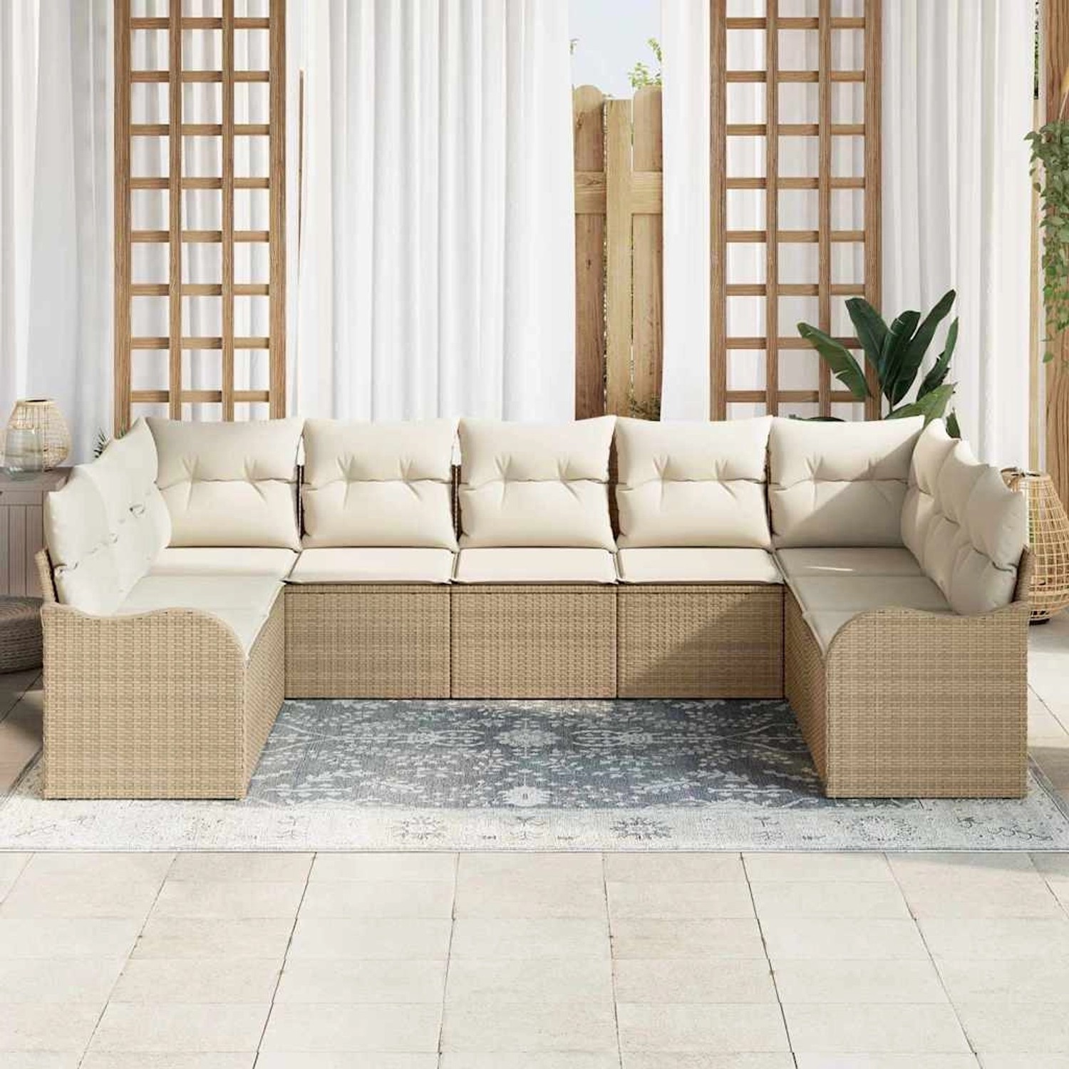 Beiges vidaXL Garten-Sofa-Set aus Poly Rattan mit weißen Kissen, 9-teilig.