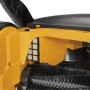 Detailaufnahme der Stiga Kehrmaschine SWP 577 mit Bürsten und Filter.