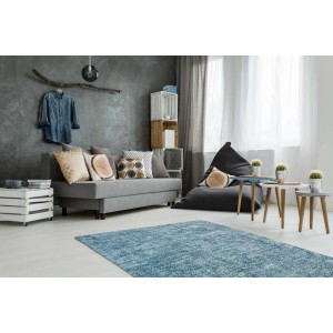 Petrolfarbener Kurzflor Teppich im Vintage-Design (160x230 cm) im Wohnzimmer.