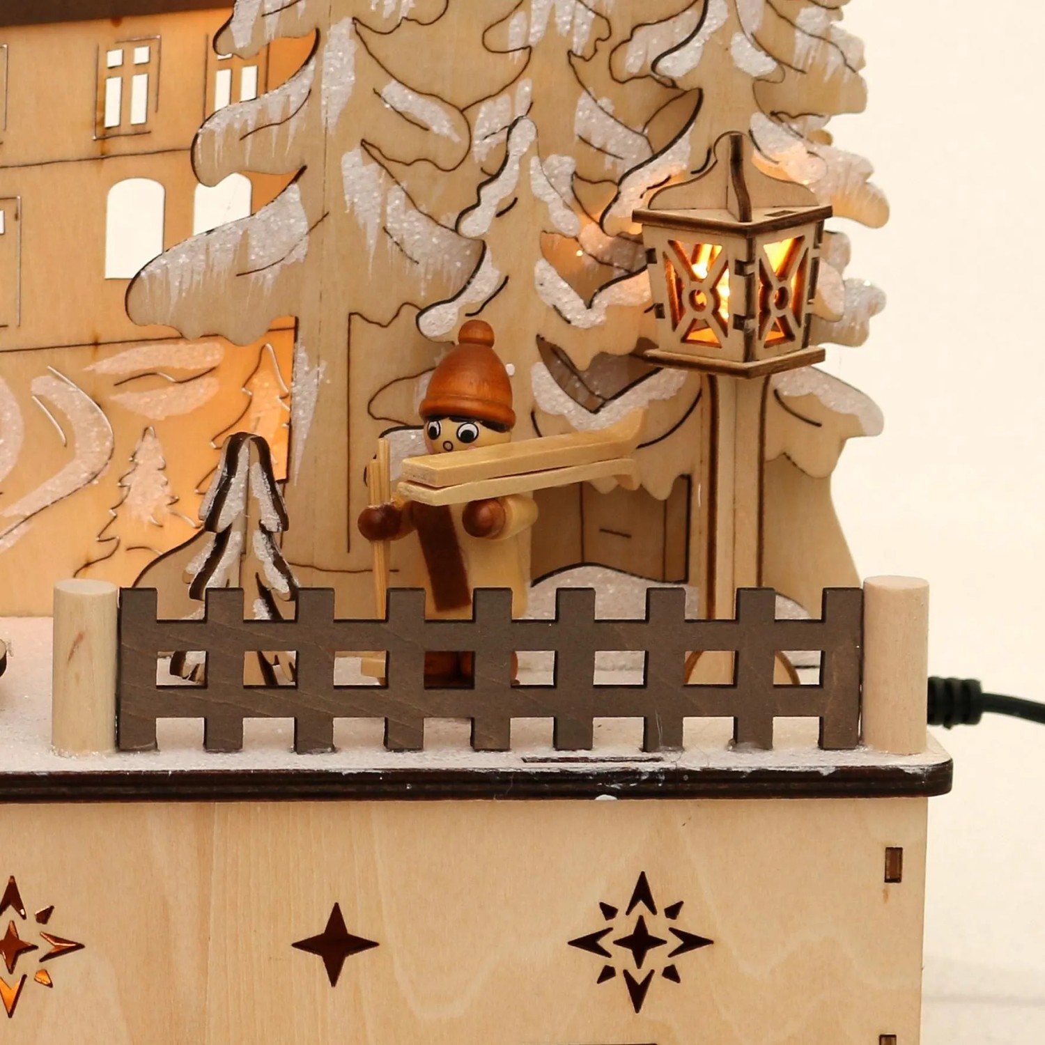 Dekohelden24 LED Holz Schwibbogen mit Bewegtem Weihnachtsbaum Inklusive Netzteil und Batteriebetrieb Möglich mit Schneekinder L/B/H 45 x 12 x 35 cm_6