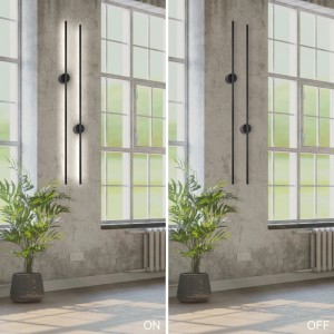Schwarze LED-Wandleuchte Lana, 120cm, an Wand montiert, einmal an und einmal aus.
