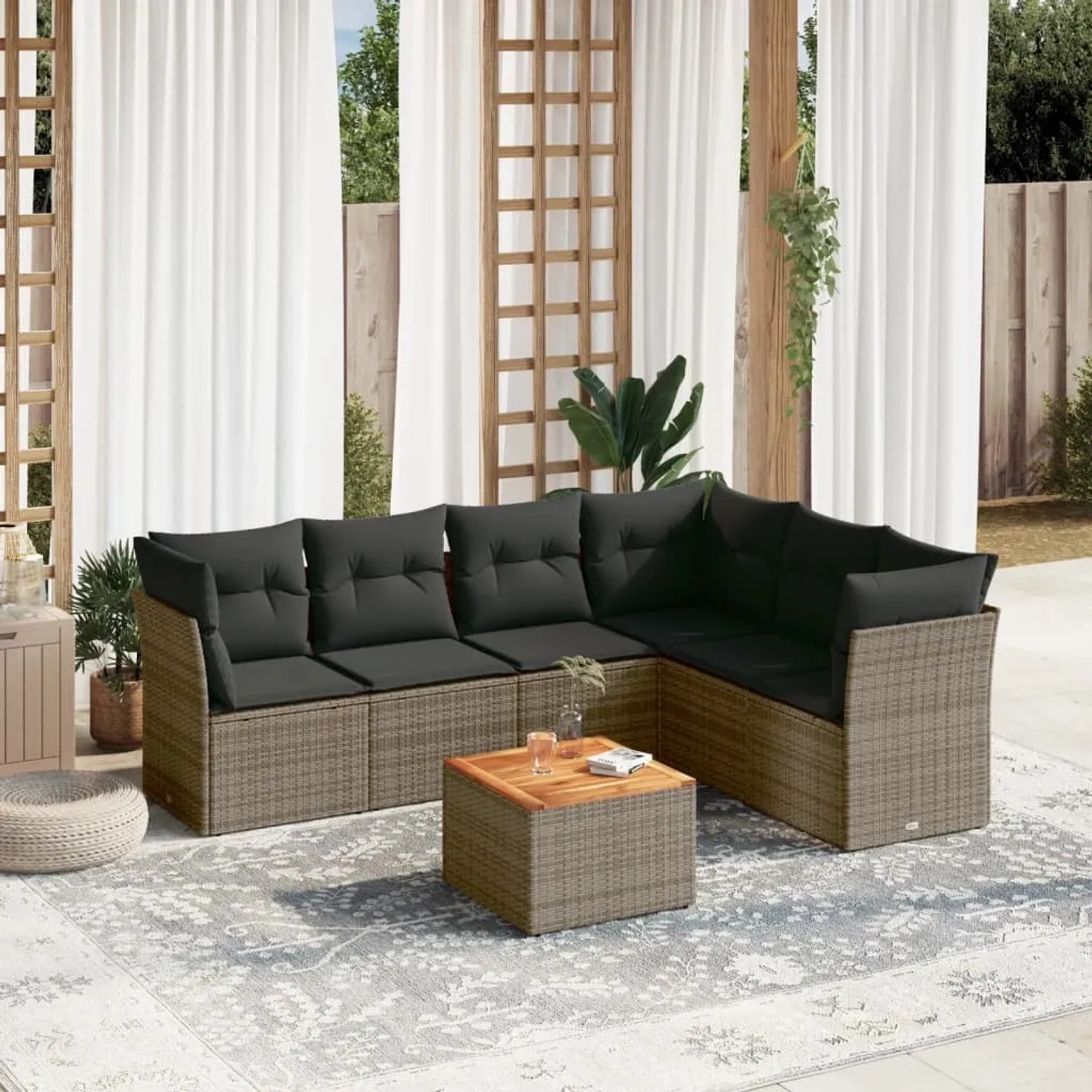 Graue 7-tlg. vidaXL Garten-Sofagarnitur aus Polyrattan mit dunklen Kissen und Tisch.