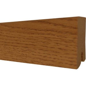 Sockelleiste Eiche foliert, 50x14x2400 mm, Detailansicht der Holzstruktur.