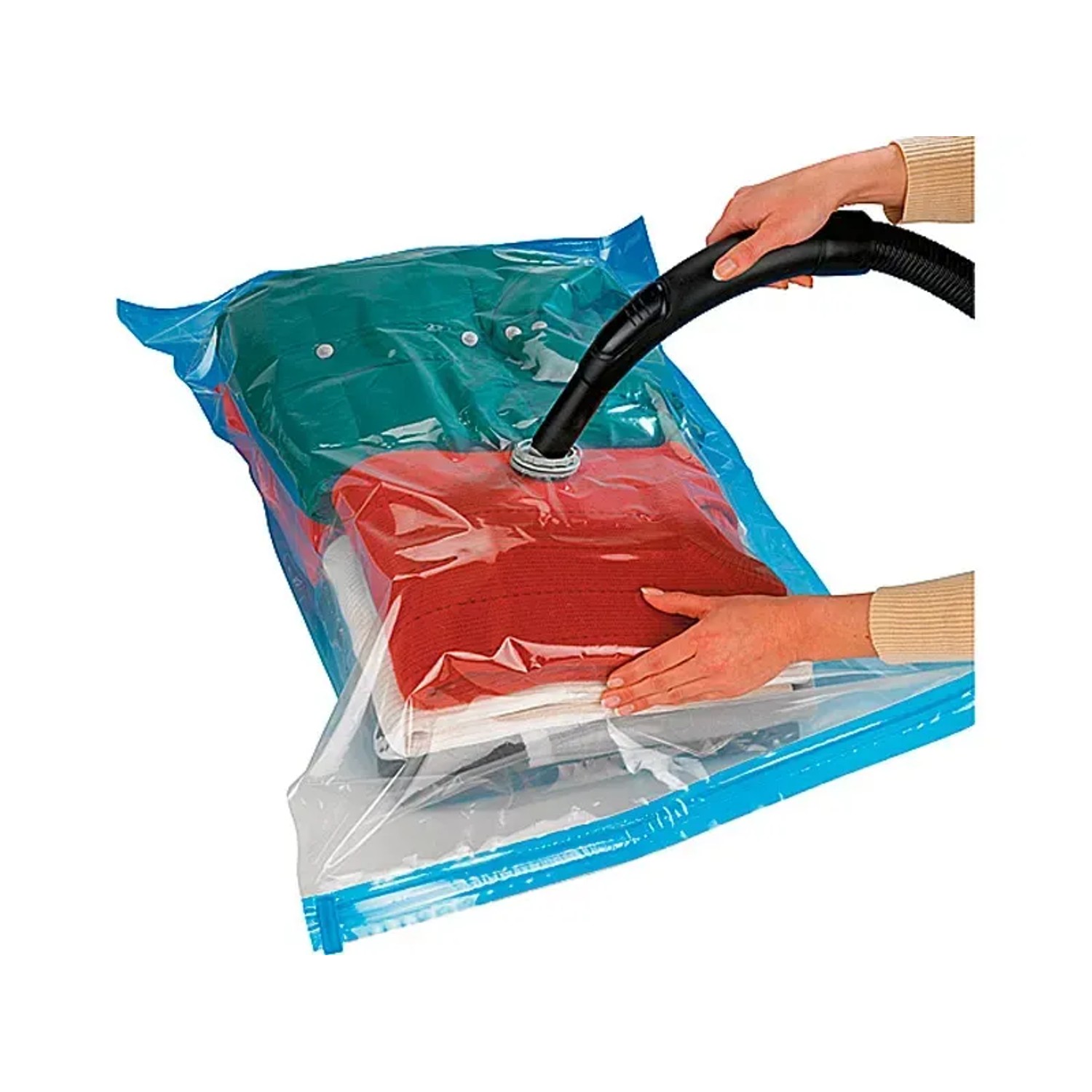 Wenko Vakuum Aufbewahrungssystem 2er-Set (90x56cm) mit Staubsauger beim Luftabsaugen. Textile Aufbewahrung für Kleidung.