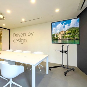 Svita TV-Ständer Nonsan, höhenverstellbar, mit Rollen und Ablagefläche, schwarz.