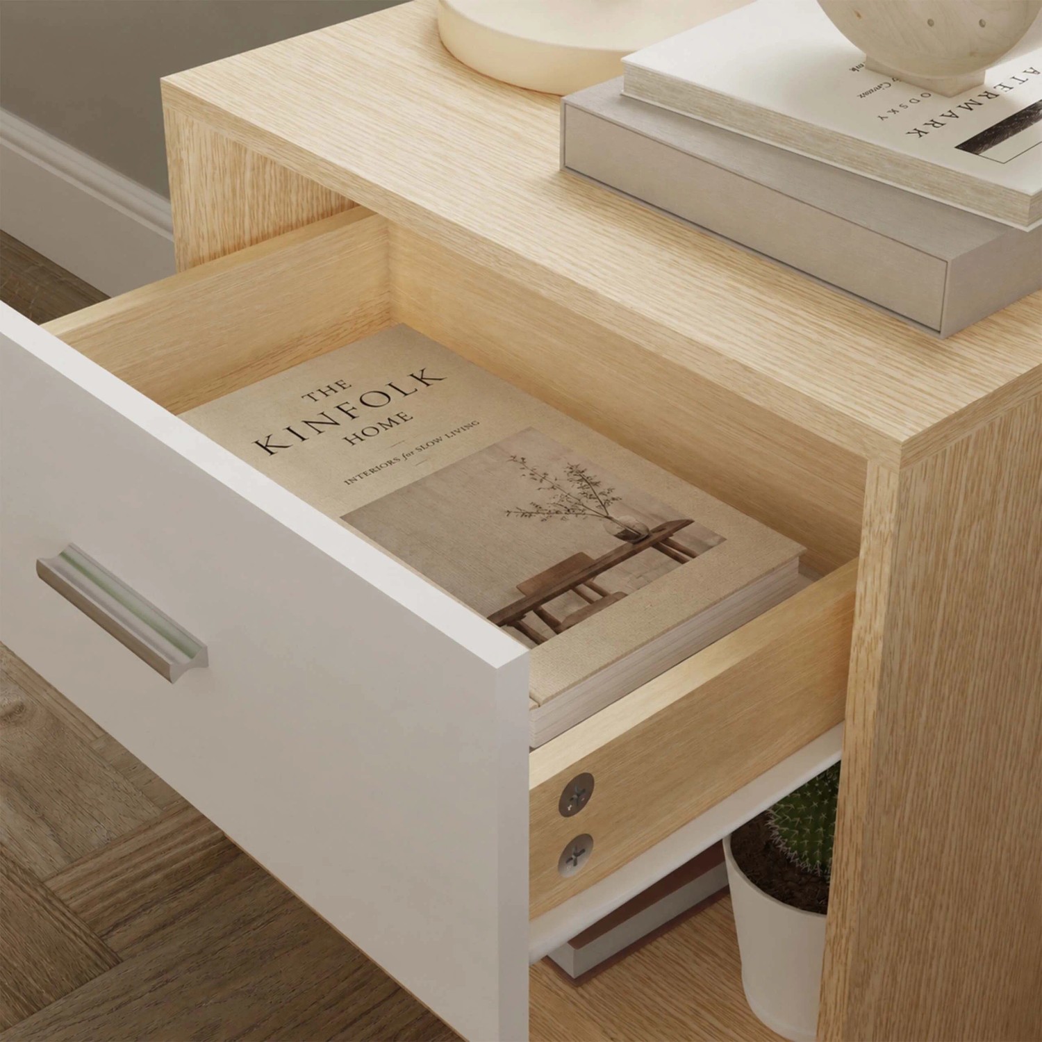 Nachttisch aus MDF in Holzoptik-Weiß mit offener Schublade, Buch und Ablagefach. Kompakte Nachtkommode.