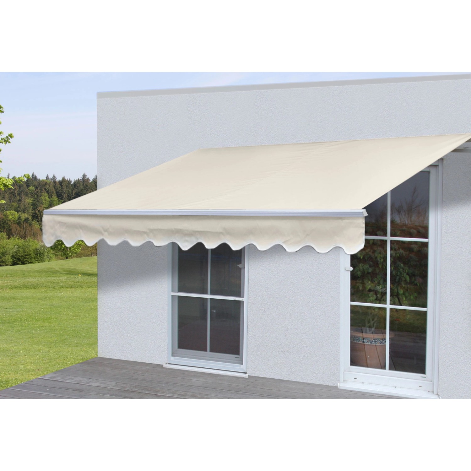 Creme-farbene MCW Alu-Markise 2,5x2m aus Polyester am Haus montiert.