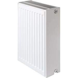 Weißer Sanicomfort Flachheizkörper Typ 3K(33), 40x140 cm, mit sechs Anschlüssen.