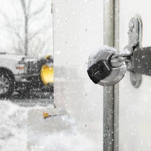 Master Lock Excell M40EURD Disc-Vorhängeschloss aus Stahl, matt, im Wintereinsatz.