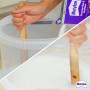 Anrühren von Metylan Tapetenkleister für Vlies- und Glasfasertapeten im Eimer.