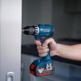 Bosch Professional Akku-Bohrschrauber GSR 18V-45 in Aktion beim Schrauben.
