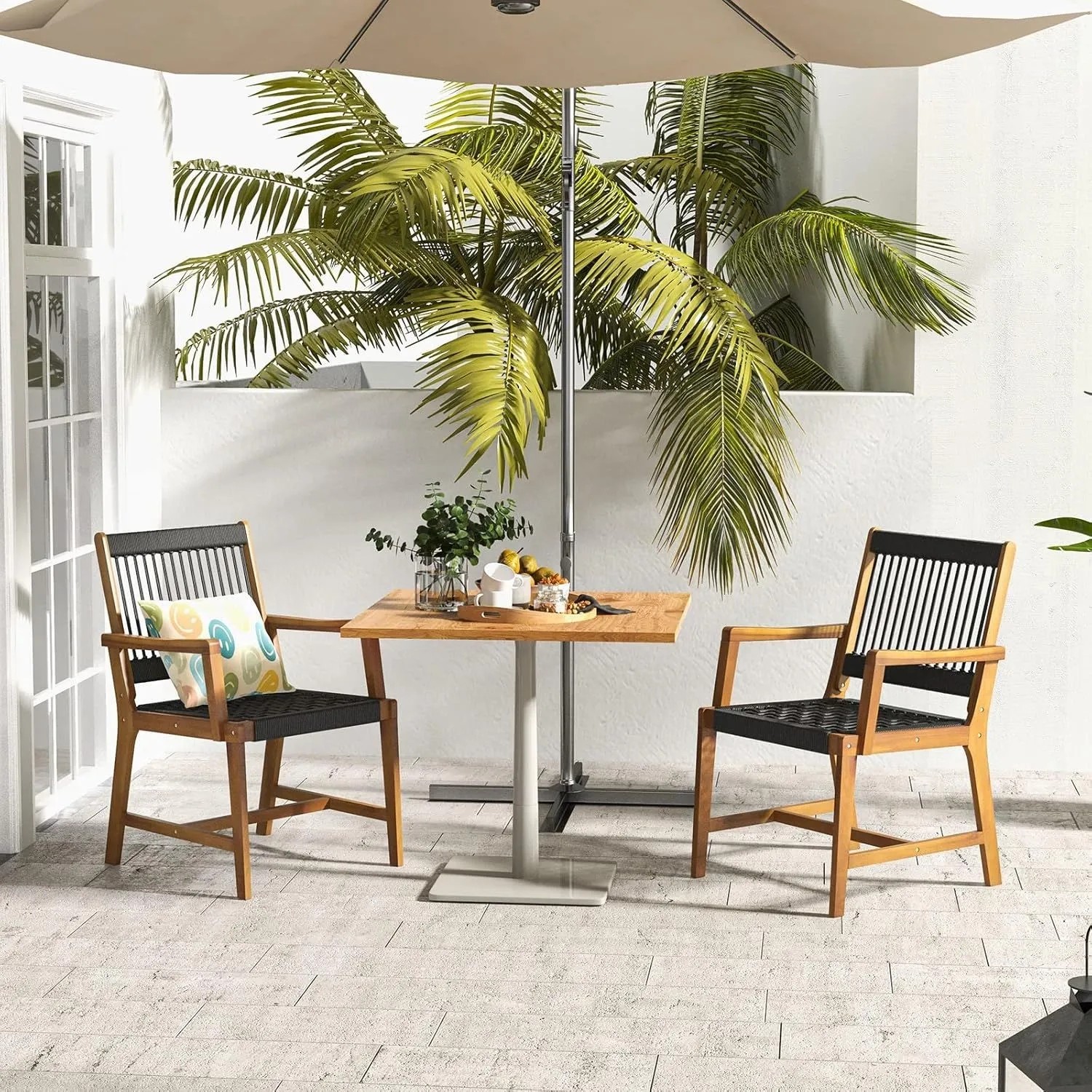 Costway 2er Set Gartenstühle aus Akazienholz mit Seilgeflecht, ideal für Terrasse und Garten.