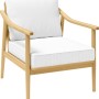 Sessel des 4-teiligen Lounge-Sets Lakewood aus Akazienholz mit weißen Kissen.