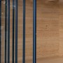 Detailansicht: Fjordholz Gartenhaus Alu Concept 44 A mit Schiebetür und unbehandelten Holzwänden.