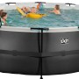 Schwarzer Exit Black Leather Pool ø 450 cm mit Leiter und spielenden Kindern.