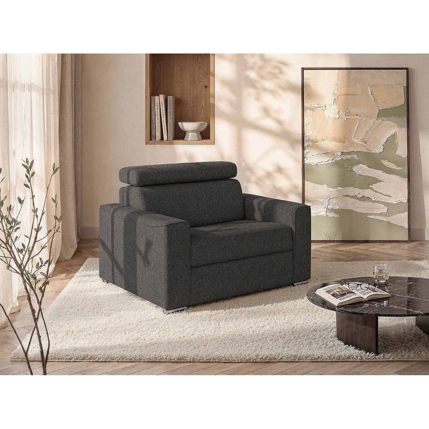 Grauer Schlafsessel Vizir aus Stoff im modernen Wohnzimmer. Kompakter Relaxsessel mit verstellbarer Kopfstütze.