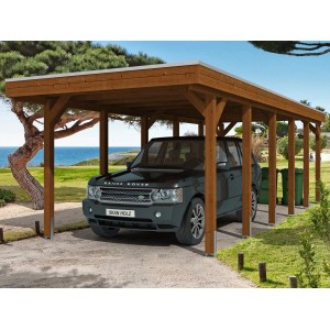 Skan Holz Carport Friesland Nussbaum mit Auto. Holzcarport mit Aluminiumdach und 12 Pfosten.