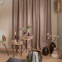 Grauer Vorhang im Zen-Stil (2er-Set, 2,45x1,40m) als Fensterdeko im Wohnraum.