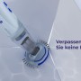 Weißer Gre Reiniger mit Akku für Spa und Pool mit Filterkartusche in Anwendung.