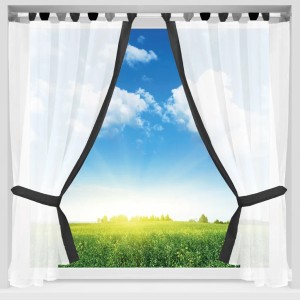 Anthrazitfarbenes Gardinenset im Landhausstil mit Schlaufen, 140x120 cm, vor Fenster mit Landschaft.