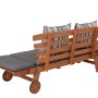 Gartenbank Rincon aus Eukalyptusholz mit grauer Auflage und Rädern. Bequeme Outdoor-Bank.