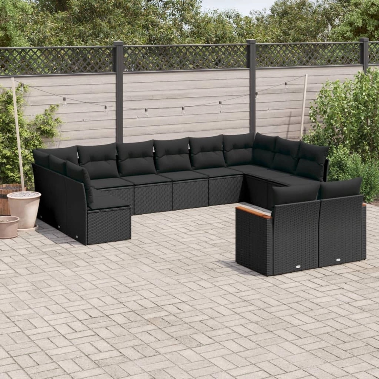 Schwarze 12-tlg. vidaXL Garten-Sofagarnitur aus Poly Rattan mit Kissen für Terrasse und Garten.