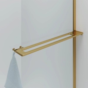 Belvit Walk-in Dusche: Goldener Handtuchhalter mit Ablage an Klarglas. Modernes Bad-Design.