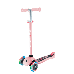 Globber Primo Lights Tretroller in Pastellrosa mit LED-Leuchtrollen, 3-rädrig und höhenverstellbar.