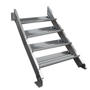 Treba Außentreppe Alaska 3 mit 4 Stufen aus Aluminium, geeignet für den Außeneinsatz.