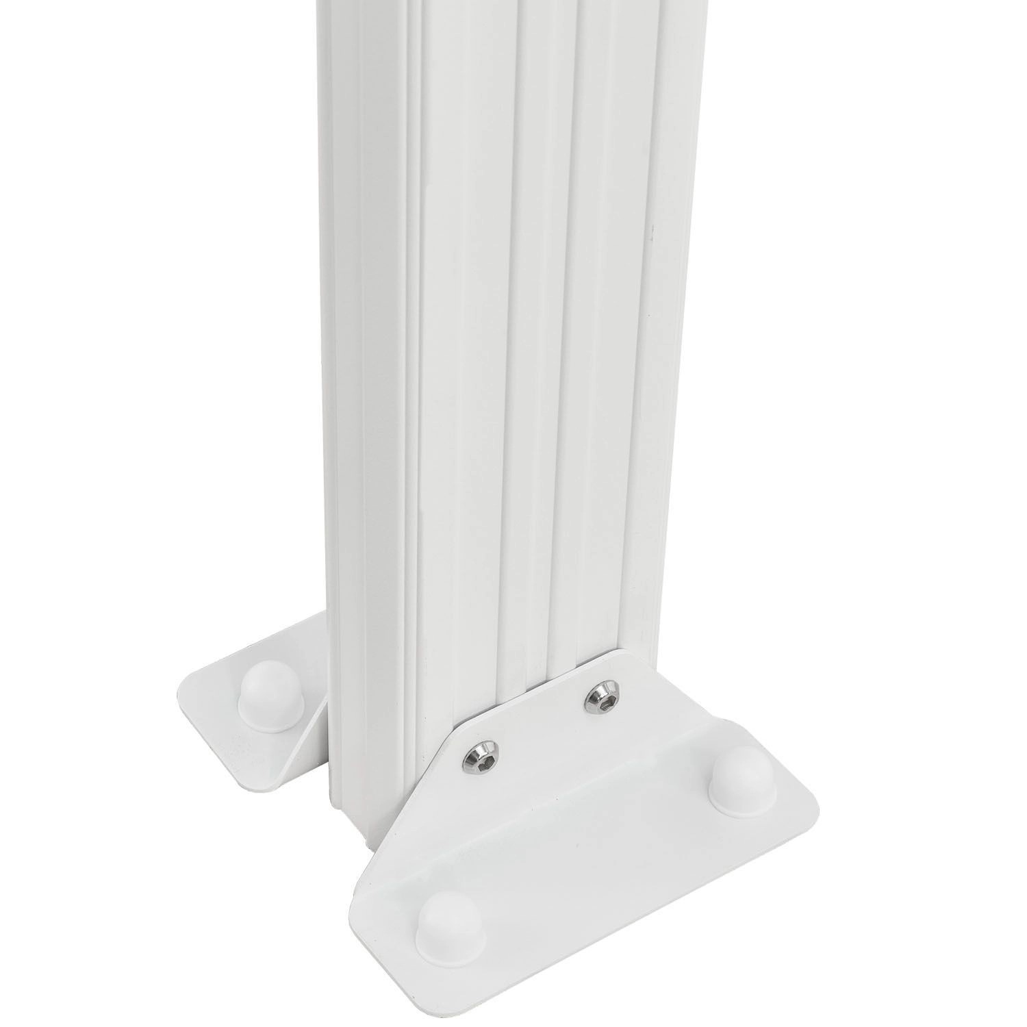 Detailaufnahme: Weißer Pfosten mit Bodenbefestigung des Juskys Terrassendachs Borneo.