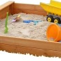 Quadratischer Promadino Sandkasten Multi Basis aus Kiefernholz mit Spielzeug und Sand.