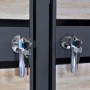 Abschließbare Türen der PROREGAL Mülltonnenbox. Glänzende Griffe mit Schlüsseln, Anthrazit und Buche-Holzoptik.