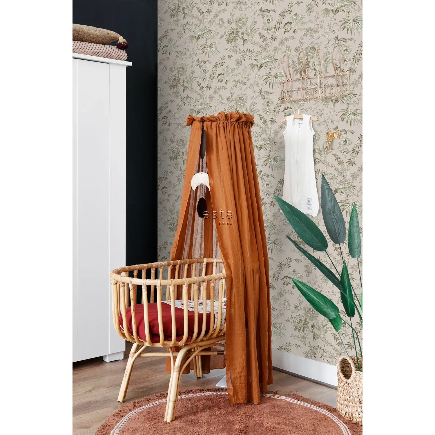 ESTAhome Vliestapete mit Blumenmuster in Altrosa und Olivgrün im Vintage-Look.