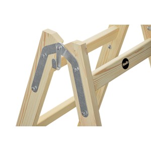 Detailansicht: Hailo Holz-Doppelsprossenleiter mit Eimerhaken und Spreizsicherung.