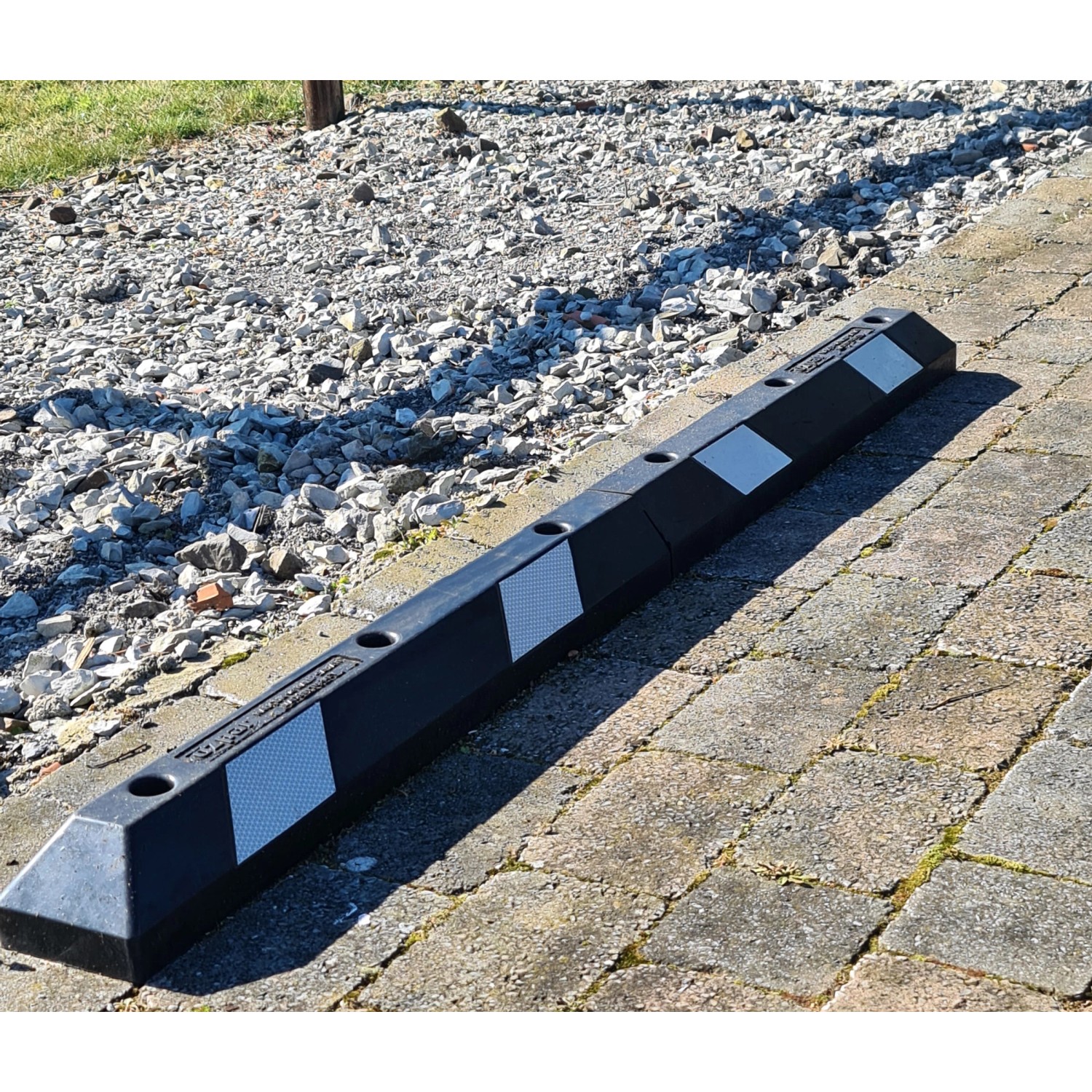 UvV TireSafe Radstopper 180cm, Gummi, blaue Reflexfolie, zur Baustellenabsicherung.