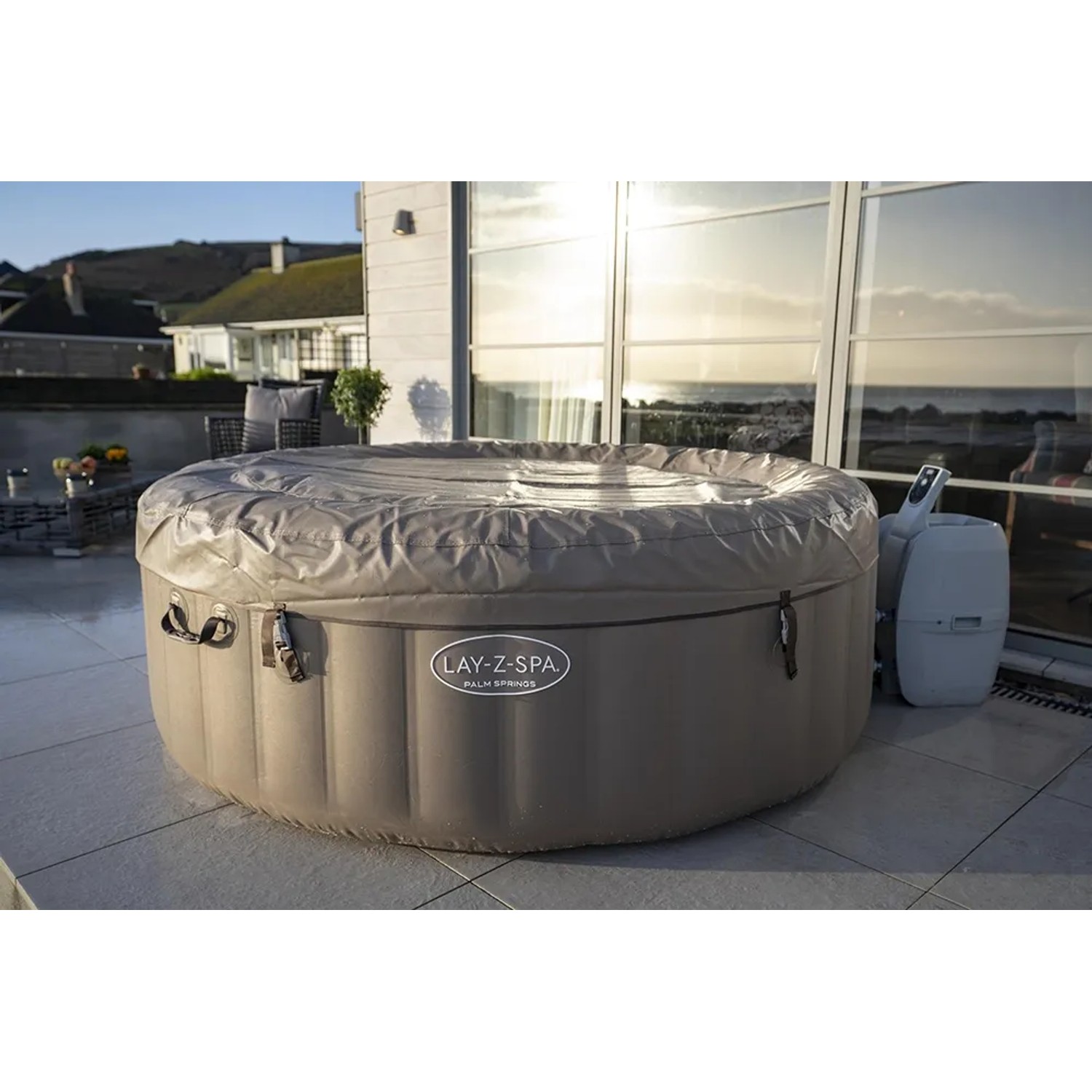 Bestway Lay-Z-Spa Palm Springs aufblasbarer Whirlpool, Ø 196 cm, mit Abdeckung und Pumpe.