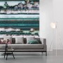 Komar Vlies Fototapete Miami Radio (200x250 cm) im Wohnzimmer mit Palmen-Motiv.