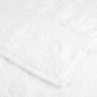 Detailansicht: Zwei weiße Premium-Handtücher (100x200cm) aus 100% Baumwolle (600 g/m²).